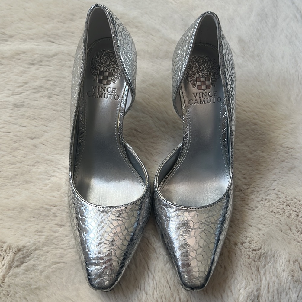 Vince Camuto Silver Faiva Pumps Size 6 EUC - Picture 5 of 10